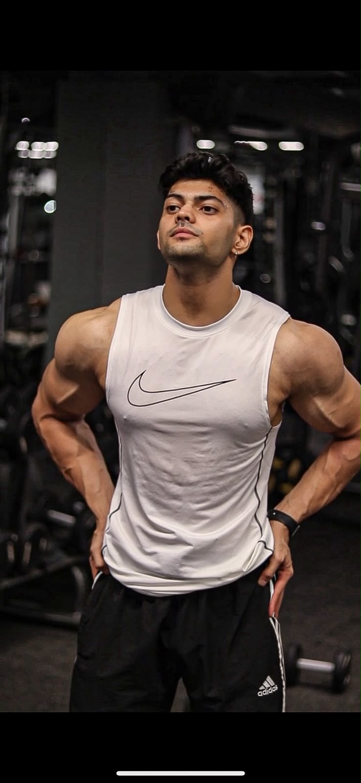 Ritik between sets in the gym