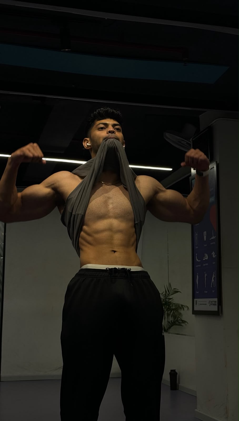 Ritik training at the pull-up bar
